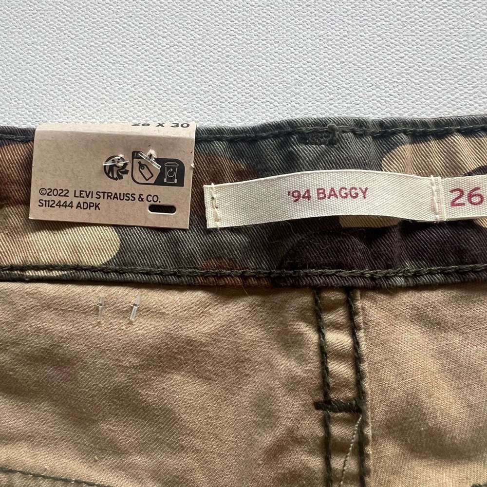NWT Women's Levis 94 Baggy Cargo Pants 26x30 Camouflage Mid-Rise Wide Leg - Picture 11 of 14